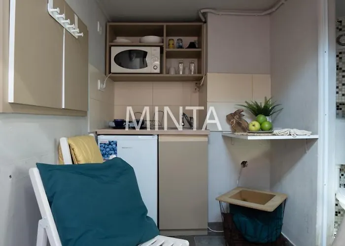 Cute Little Flat Near Kazinczy Downtown Daire